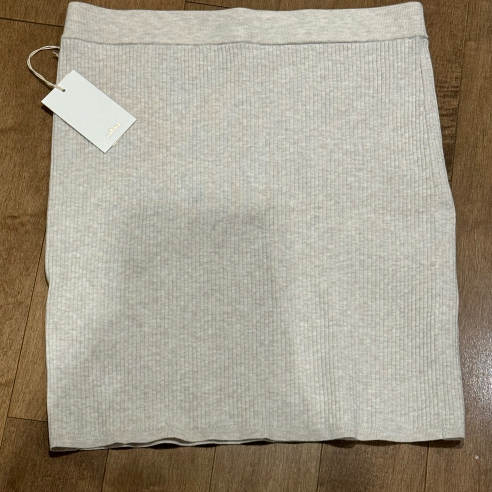 Wilfred Aritzia Cream Ribbed Pencil Skirt